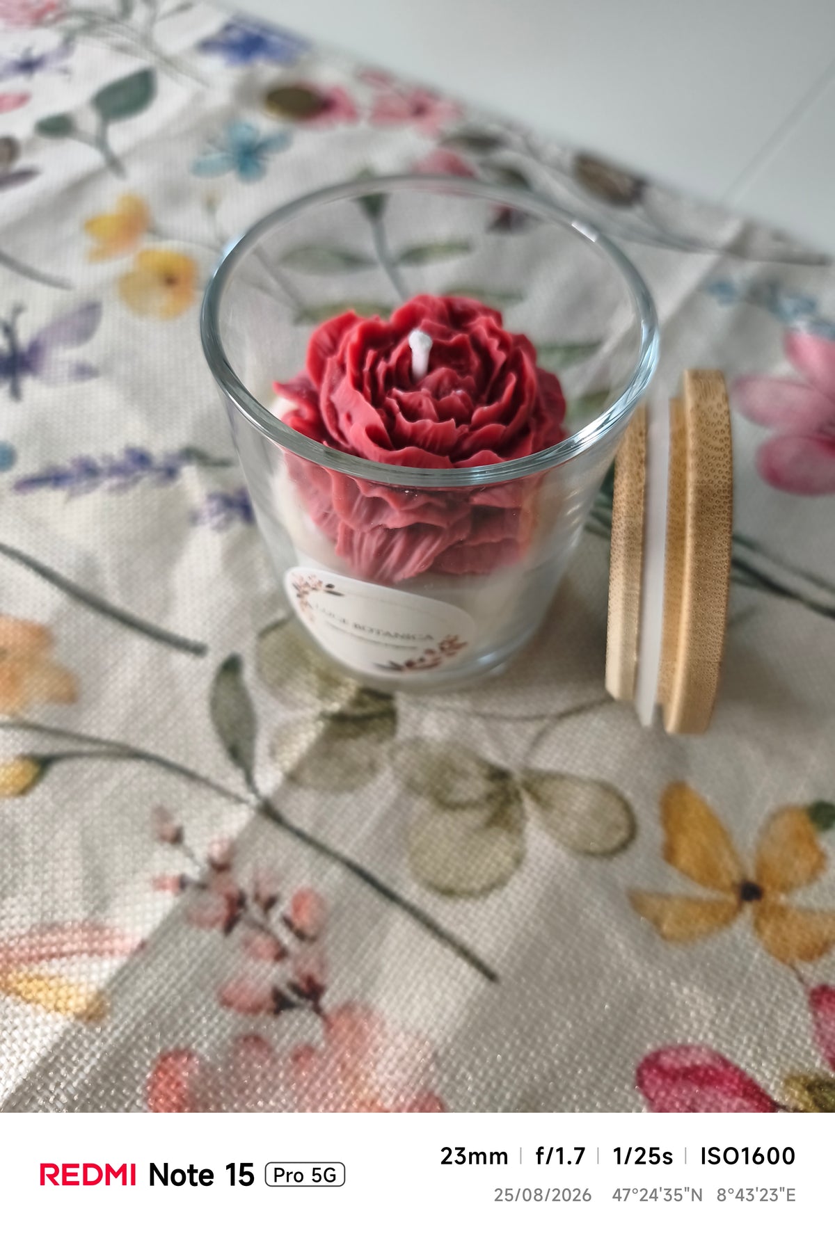 Candela profumata con peonia