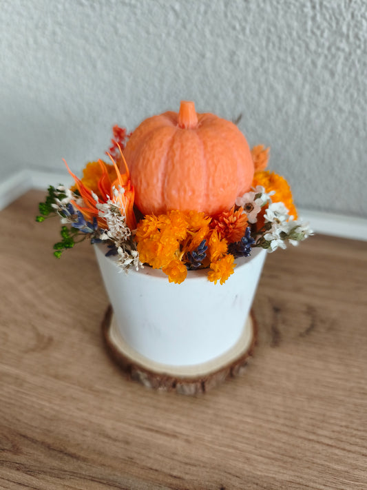 Composizione autunnale con candela a forma di zucca 🍂